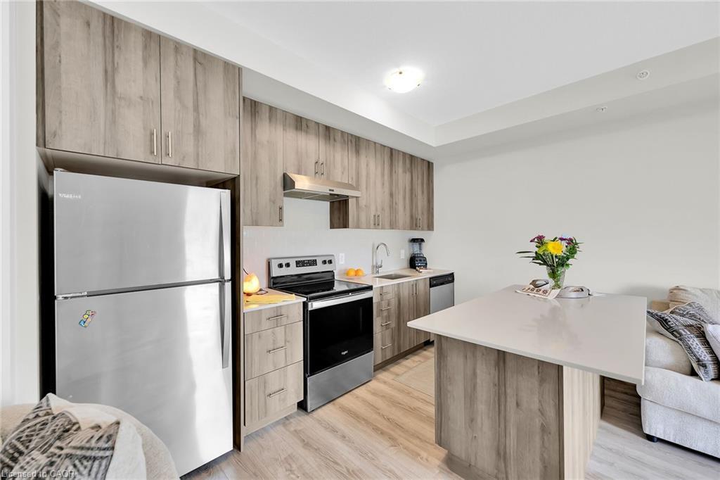 301-121 Highway 8, Stoney Creek, ON - Indoor Photo Showing Kitchen
