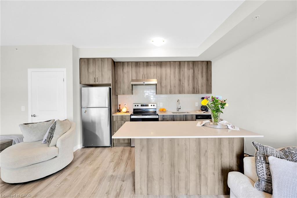 301-121 Highway 8, Stoney Creek, ON - Indoor Photo Showing Kitchen