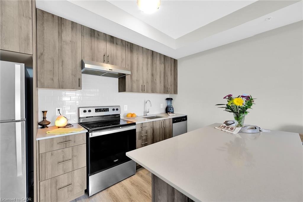 301-121 Highway 8, Stoney Creek, ON - Indoor Photo Showing Kitchen