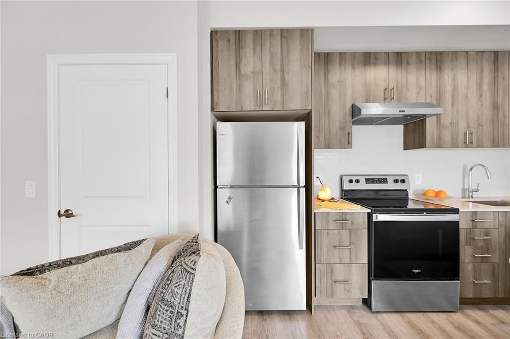 301-121 Highway 8, Stoney Creek, ON - Indoor Photo Showing Kitchen