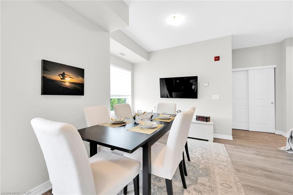 301-121 Highway 8, Stoney Creek, ON - Indoor Photo Showing Dining Room