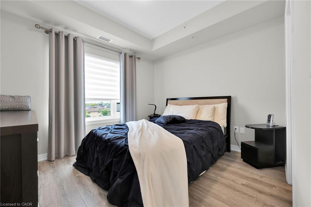 301-121 Highway 8, Stoney Creek, ON - Indoor Photo Showing Bedroom