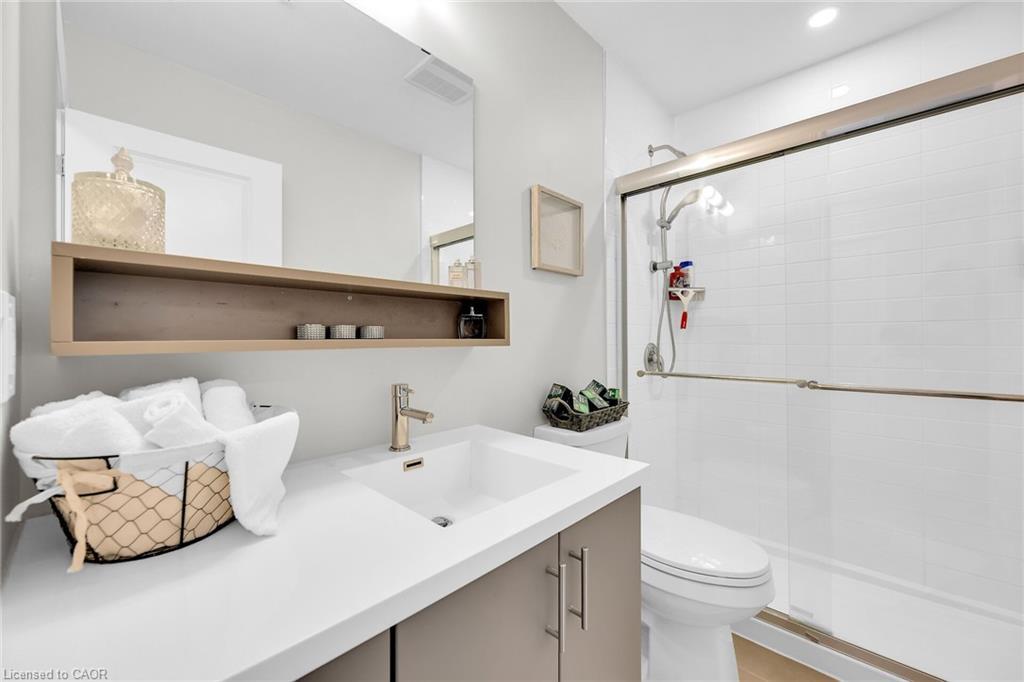 301-121 Highway 8, Stoney Creek, ON - Indoor Photo Showing Bathroom