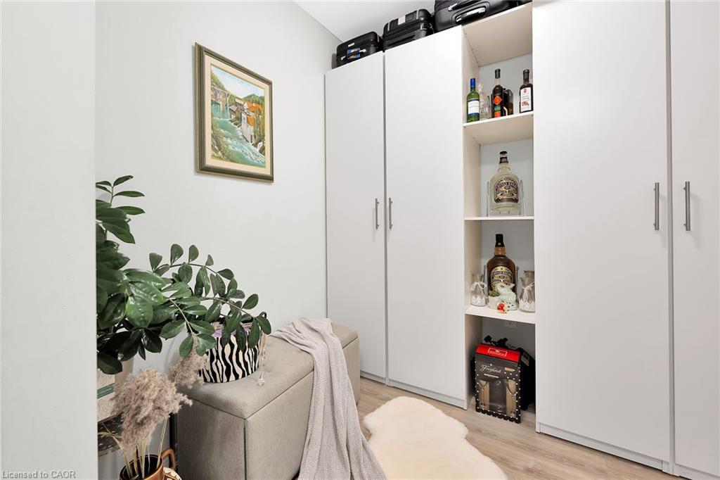 301-121 Highway 8, Stoney Creek, ON - Indoor