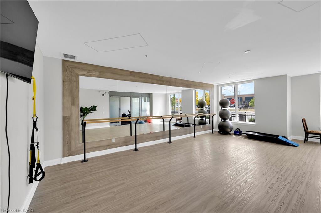 301-121 Highway 8, Stoney Creek, ON - Indoor Photo Showing Gym Room