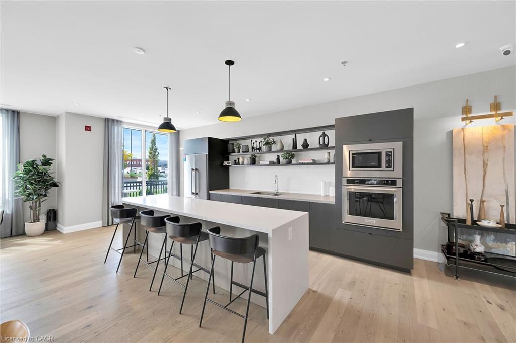 301-121 Highway 8, Stoney Creek, ON - Indoor Photo Showing Other Room