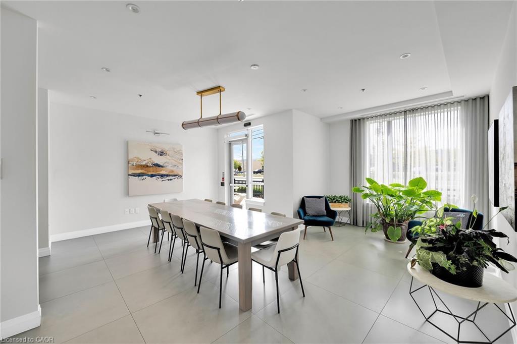301-121 Highway 8, Stoney Creek, ON - Indoor Photo Showing Dining Room