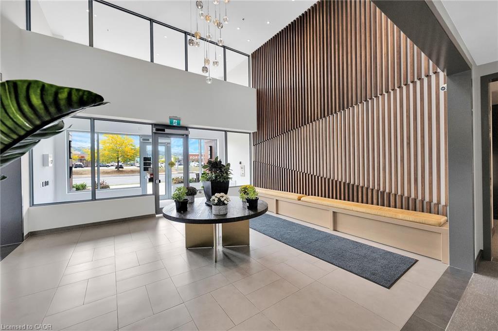 301-121 Highway 8, Stoney Creek, ON - Indoor