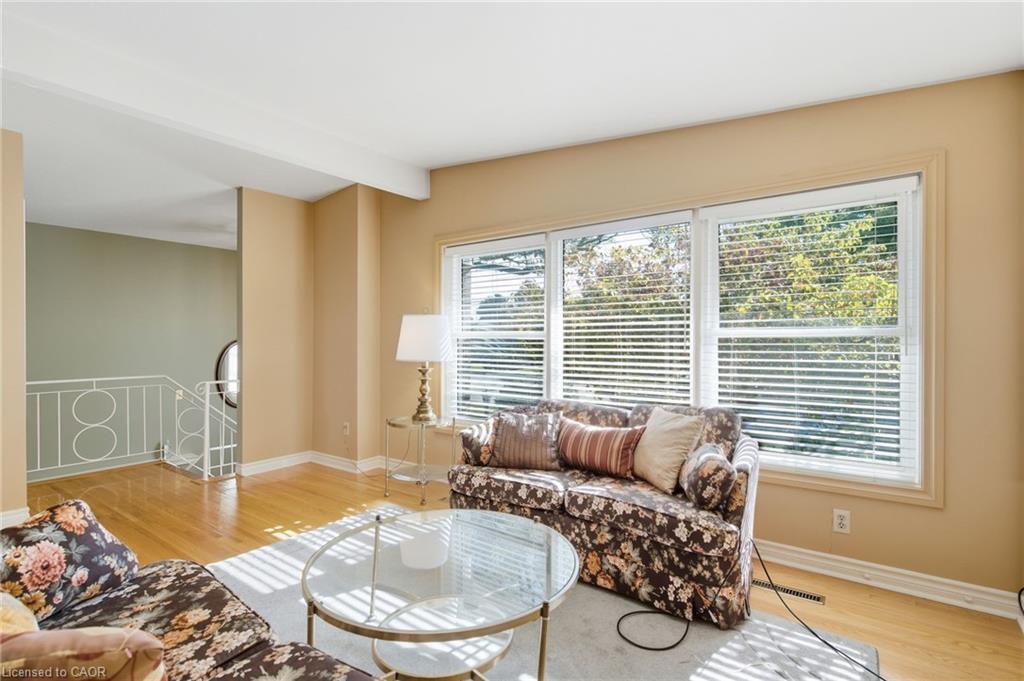 106 Fielding Crescent, Hamilton, ON - Indoor Photo Showing Living Room