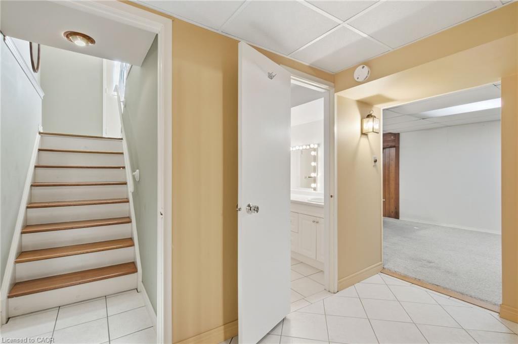 106 Fielding Crescent, Hamilton, ON - Indoor Photo Showing Other Room