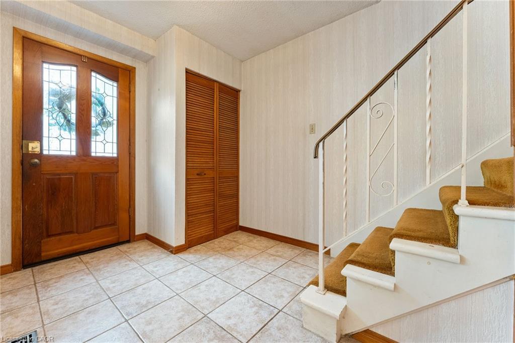 104 Berkindale Drive, Hamilton, ON - Indoor Photo Showing Other Room