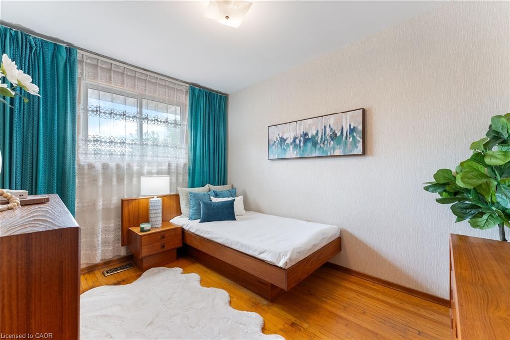 104 Berkindale Drive, Hamilton, ON - Indoor Photo Showing Bedroom
