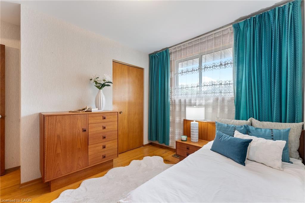 104 Berkindale Drive, Hamilton, ON - Indoor Photo Showing Bedroom