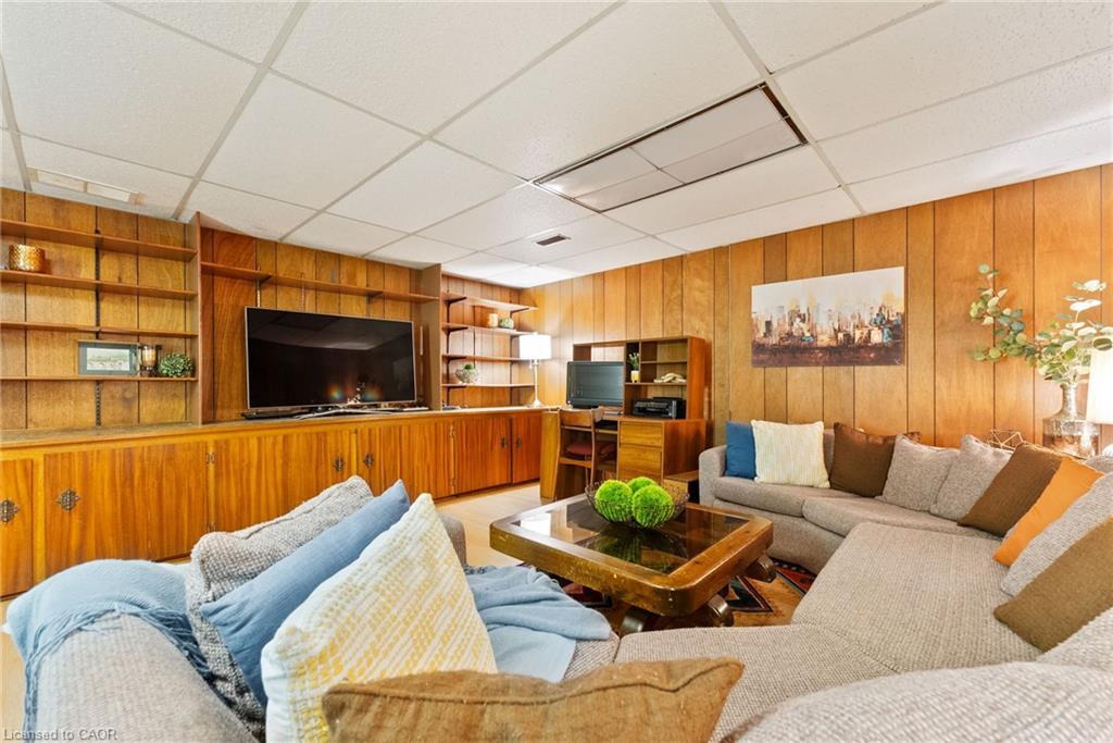 104 Berkindale Drive, Hamilton, ON - Indoor Photo Showing Living Room
