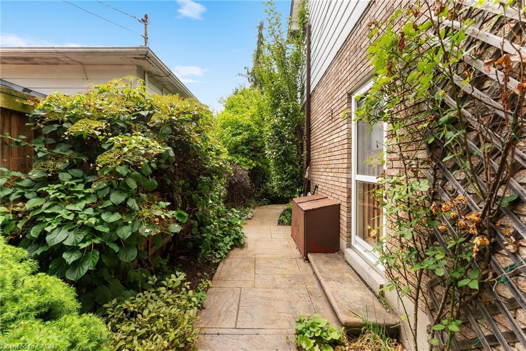 104 Berkindale Drive, Hamilton, ON - Outdoor