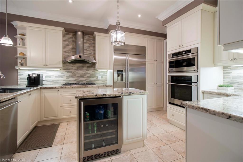 80 Sutherland Crescent, Ancaster, ON - Indoor Photo Showing Kitchen With Upgraded Kitchen