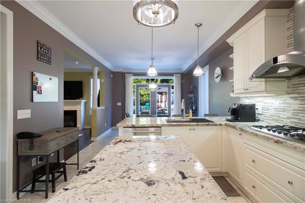 80 Sutherland Crescent, Ancaster, ON - Indoor Photo Showing Kitchen With Upgraded Kitchen