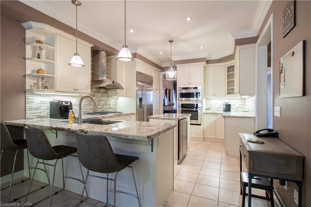 80 Sutherland Crescent, Ancaster, ON - Indoor Photo Showing Kitchen With Upgraded Kitchen