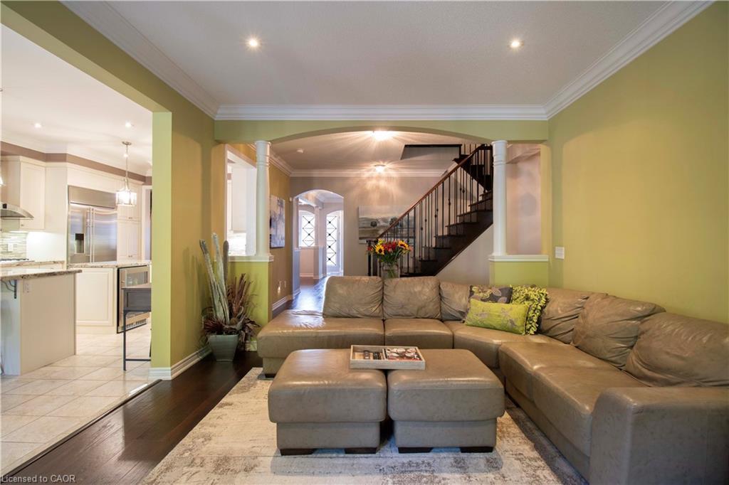 80 Sutherland Crescent, Ancaster, ON - Indoor Photo Showing Living Room