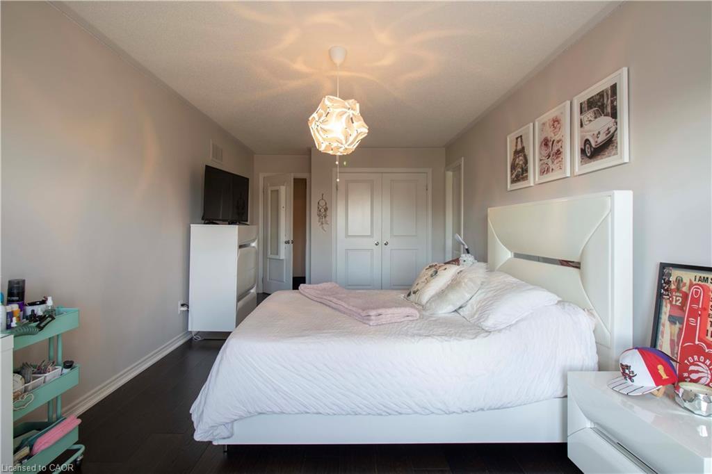 80 Sutherland Crescent, Ancaster, ON - Indoor Photo Showing Bedroom