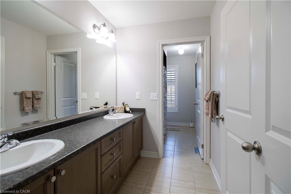 80 Sutherland Crescent, Ancaster, ON - Indoor Photo Showing Bathroom