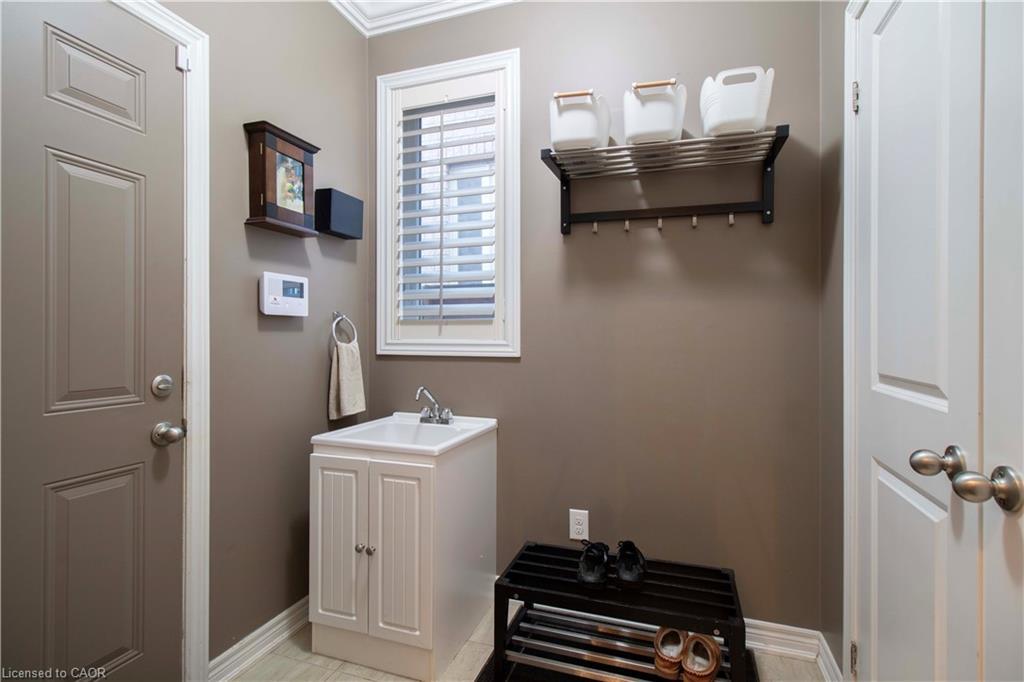 80 Sutherland Crescent, Ancaster, ON - Indoor Photo Showing Other Room