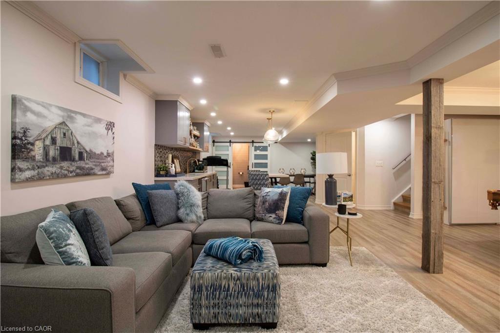 80 Sutherland Crescent, Ancaster, ON - Indoor Photo Showing Living Room
