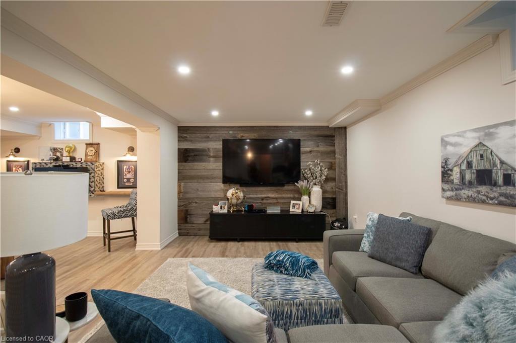 80 Sutherland Crescent, Ancaster, ON - Indoor Photo Showing Living Room