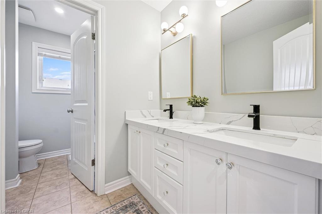38 Baxter Drive, Guelph, ON - Indoor Photo Showing Bathroom