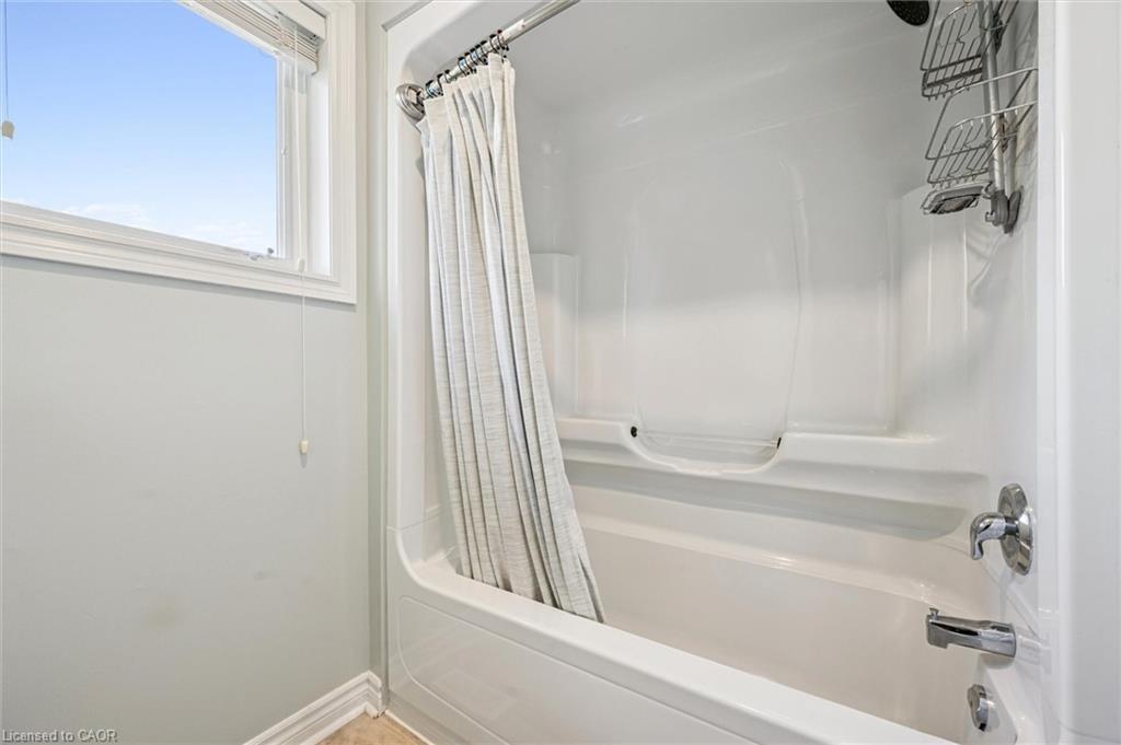 38 Baxter Drive, Guelph, ON - Indoor Photo Showing Bathroom