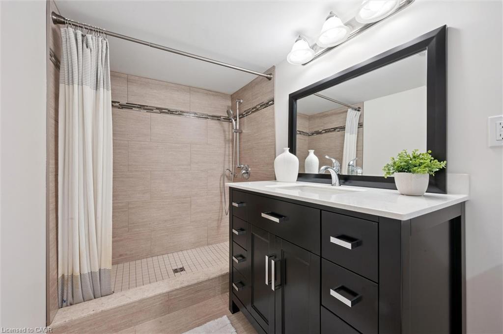 38 Baxter Drive, Guelph, ON - Indoor Photo Showing Bathroom
