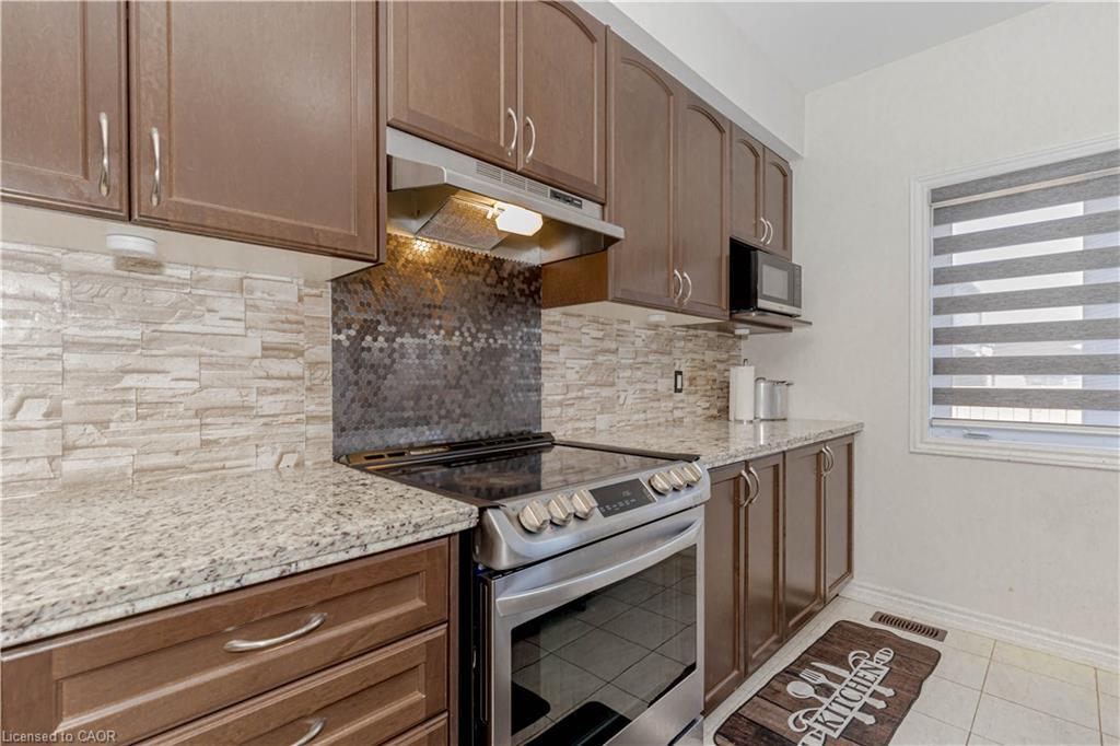 55 Scenic Ridge Gate, Paris, ON - Indoor Photo Showing Kitchen With Upgraded Kitchen