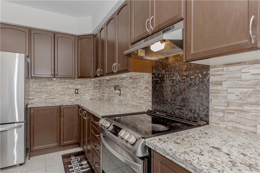 55 Scenic Ridge Gate, Paris, ON - Indoor Photo Showing Kitchen With Upgraded Kitchen