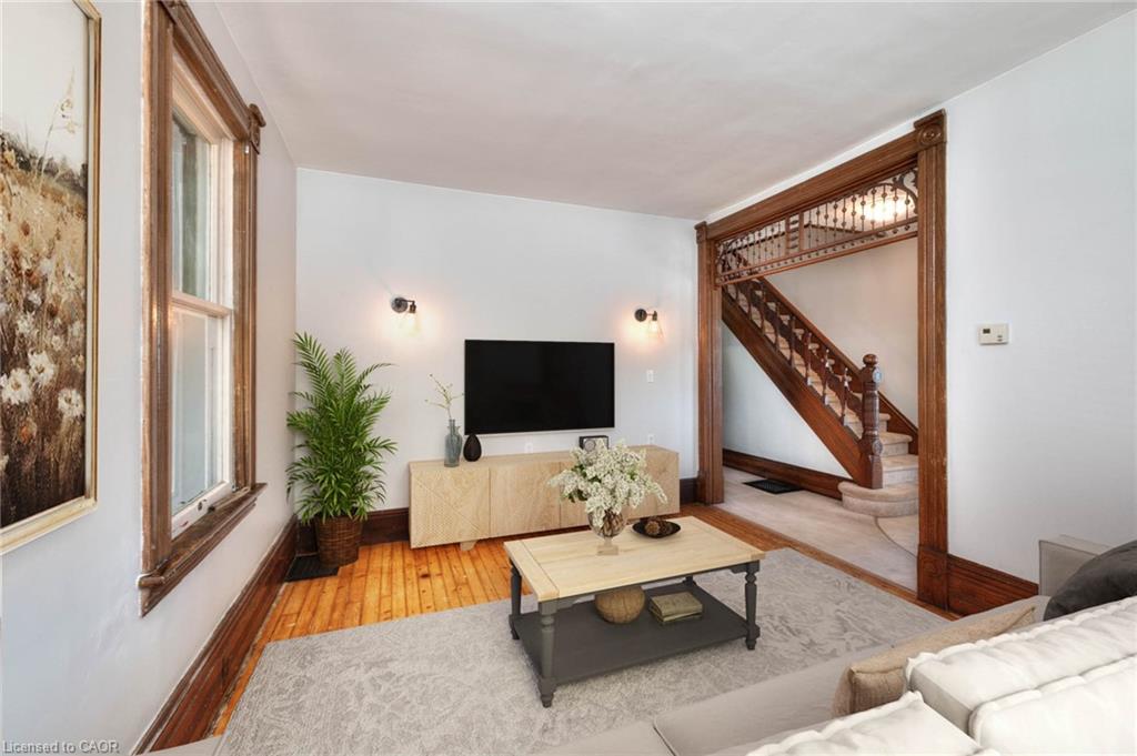 21 Huron Road, Mitchell, ON - Indoor Photo Showing Living Room