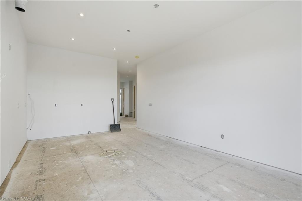 137 Pike Creek Drive, Cayuga, ON - Indoor Photo Showing Other Room