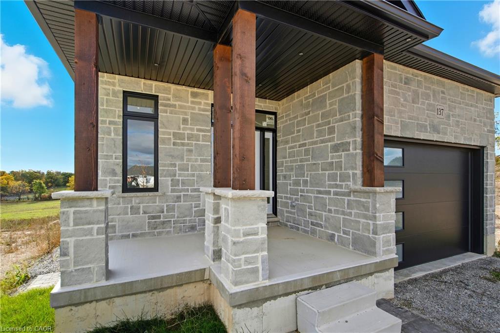 137 Pike Creek Drive, Cayuga, ON - Outdoor With Exterior