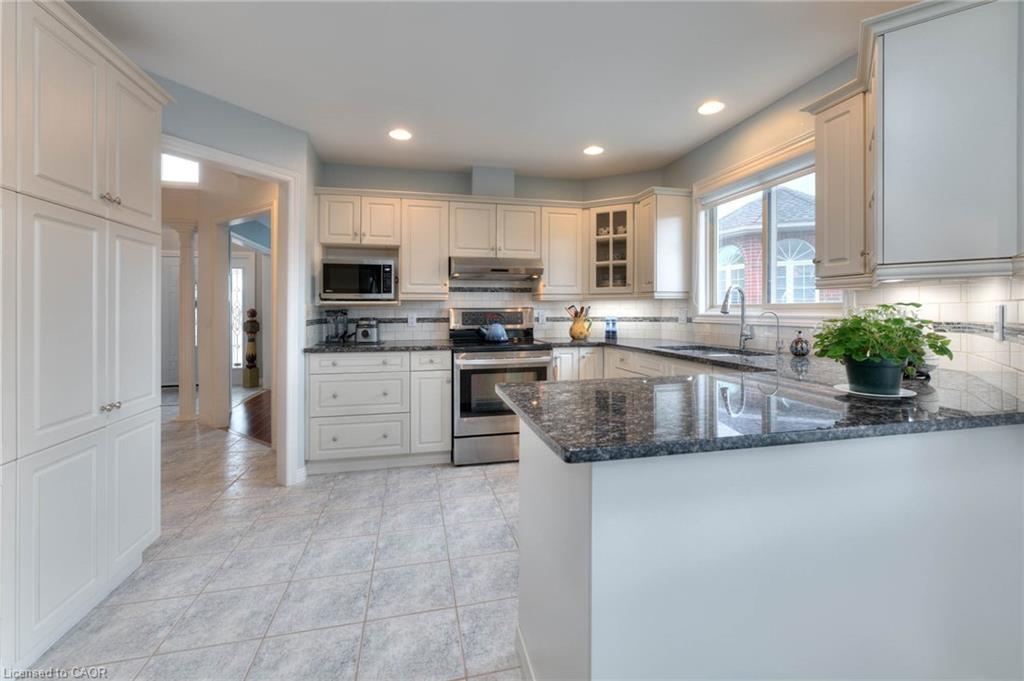 148-7 Maue Court, Baden, ON - Indoor Photo Showing Kitchen