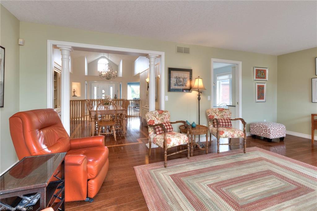 148-7 Maue Court, Baden, ON - Indoor Photo Showing Living Room