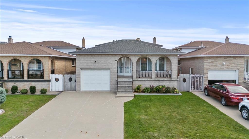 48 Village Drive, Hamilton, ON - Outdoor With Deck Patio Veranda With Facade