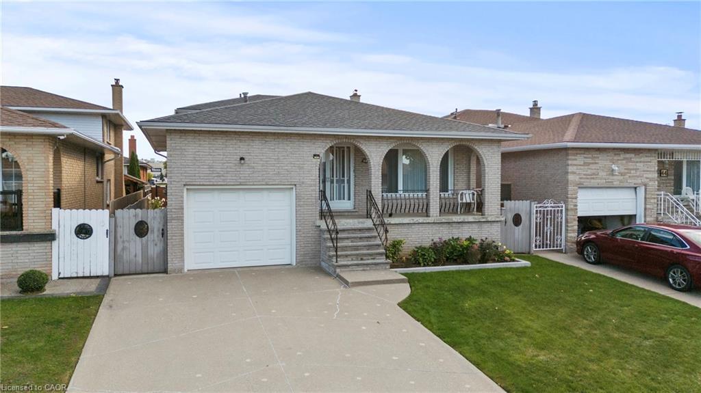 48 Village Drive, Hamilton, ON - Outdoor With Deck Patio Veranda With Facade