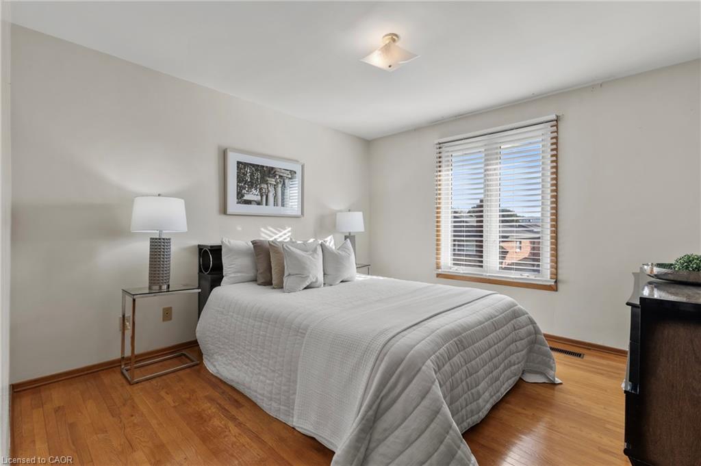 48 Village Drive, Hamilton, ON - Indoor Photo Showing Bedroom