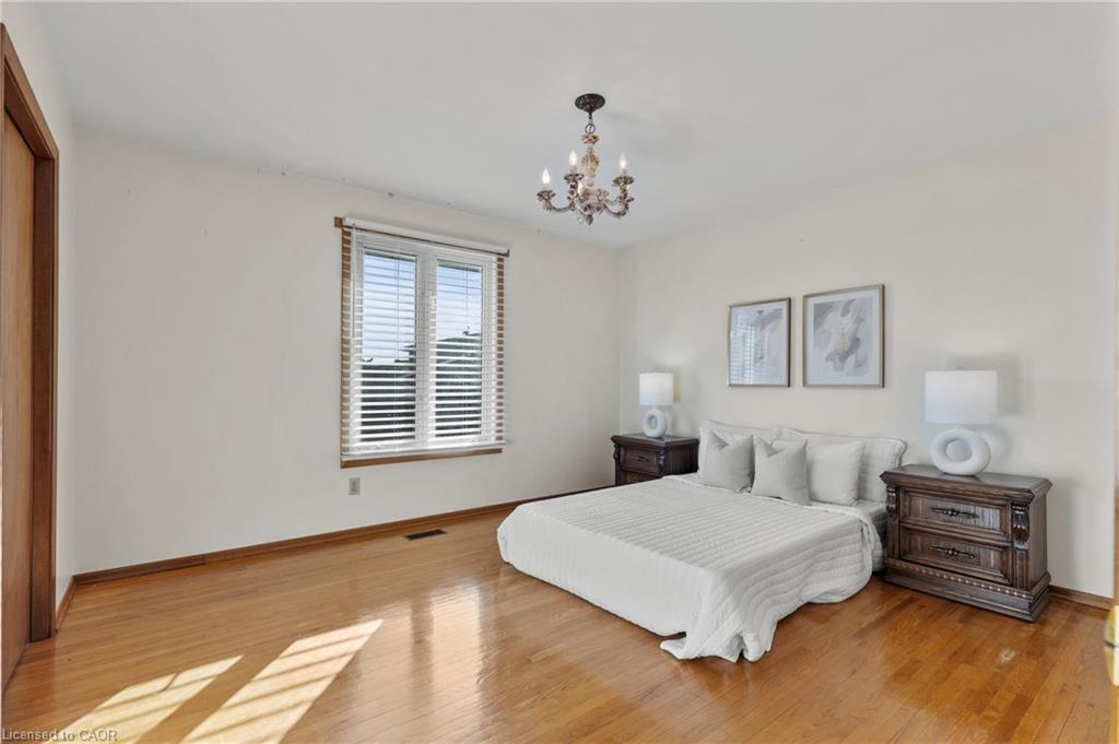 48 Village Drive, Hamilton, ON - Indoor Photo Showing Bedroom