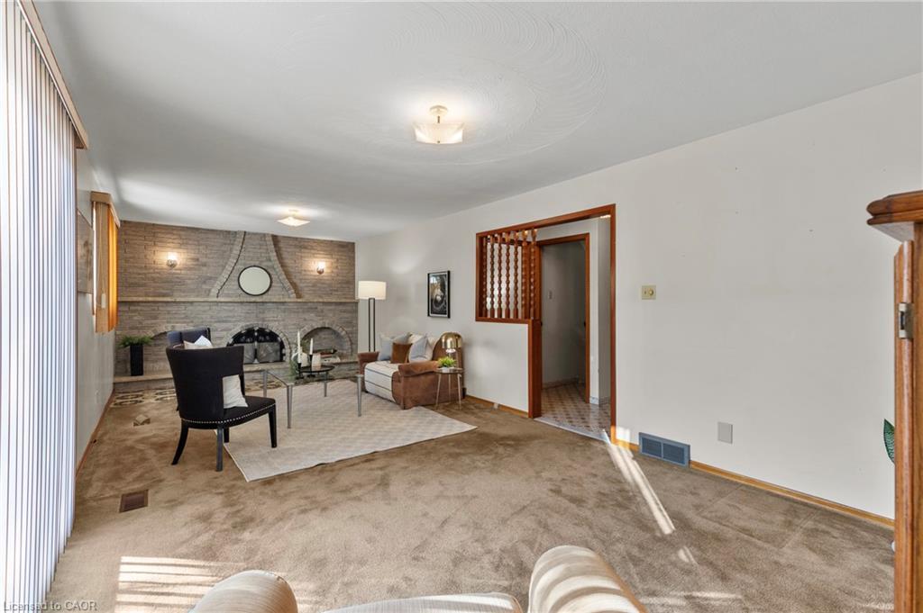 48 Village Drive, Hamilton, ON - Indoor Photo Showing Other Room