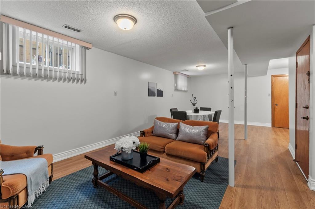 48 Village Drive, Hamilton, ON - Indoor Photo Showing Living Room