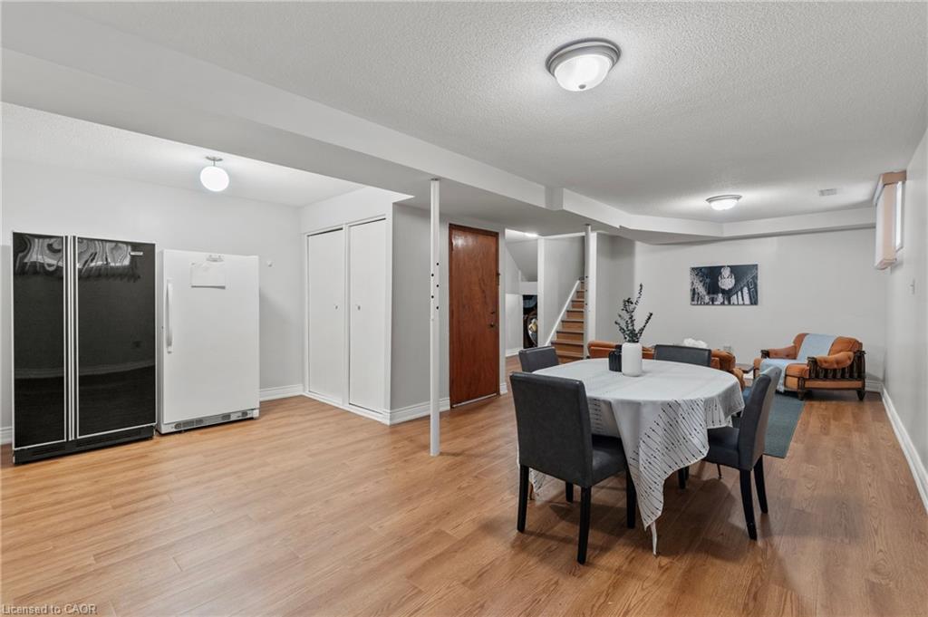 48 Village Drive, Hamilton, ON - Indoor Photo Showing Dining Room