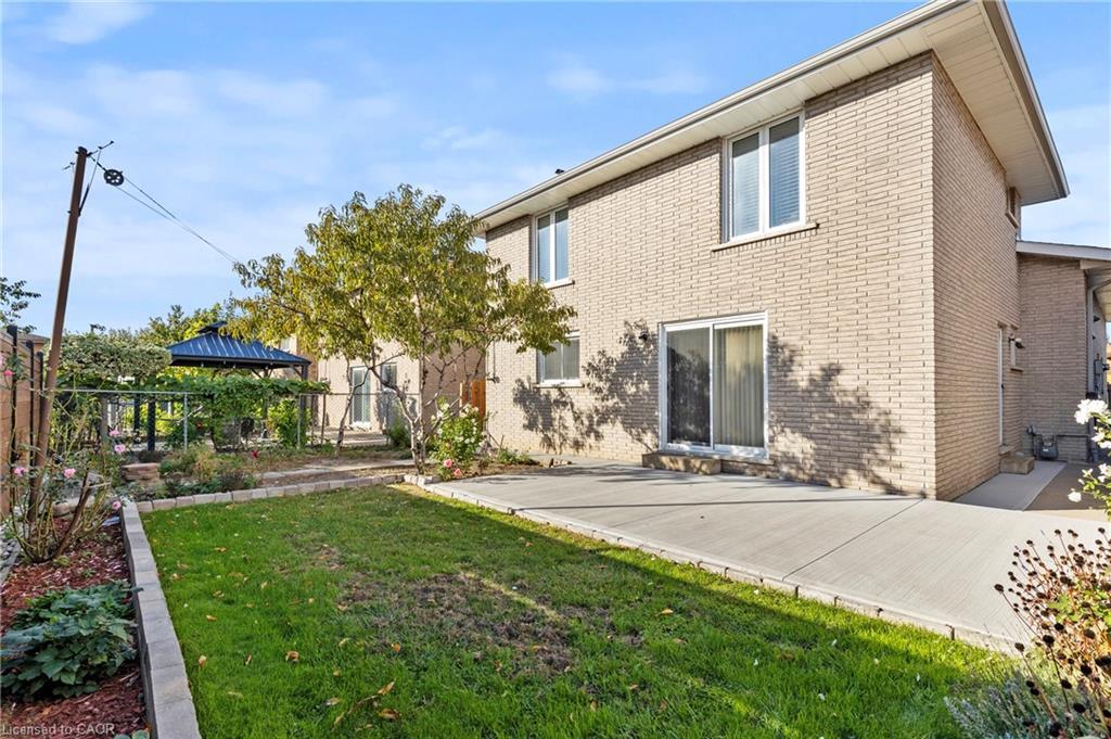 48 Village Drive, Hamilton, ON - Outdoor