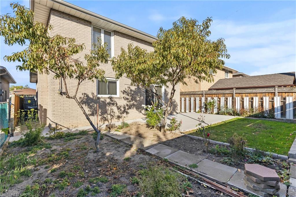 48 Village Drive, Hamilton, ON - Outdoor