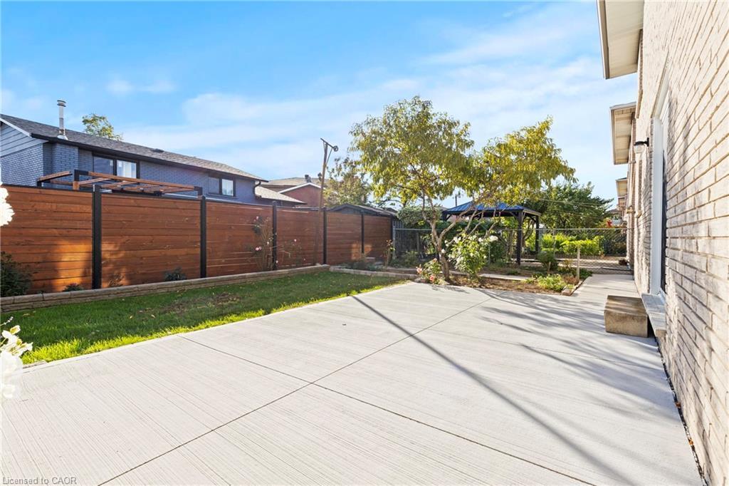 48 Village Drive, Hamilton, ON - Outdoor