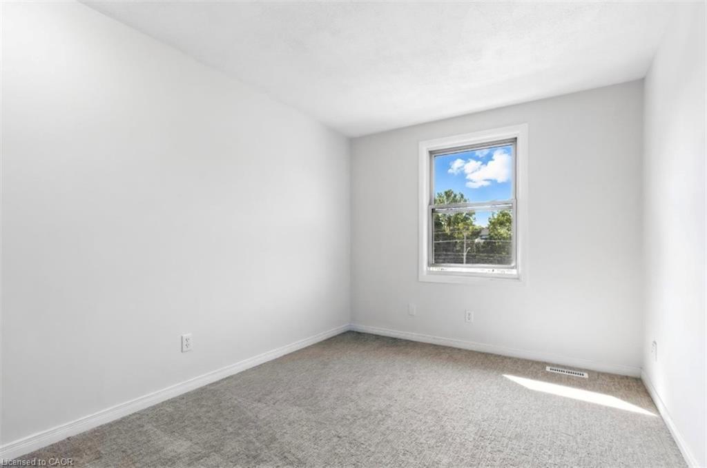 29-11 Grand River Boulevard, Kitchener, ON - Indoor Photo Showing Other Room