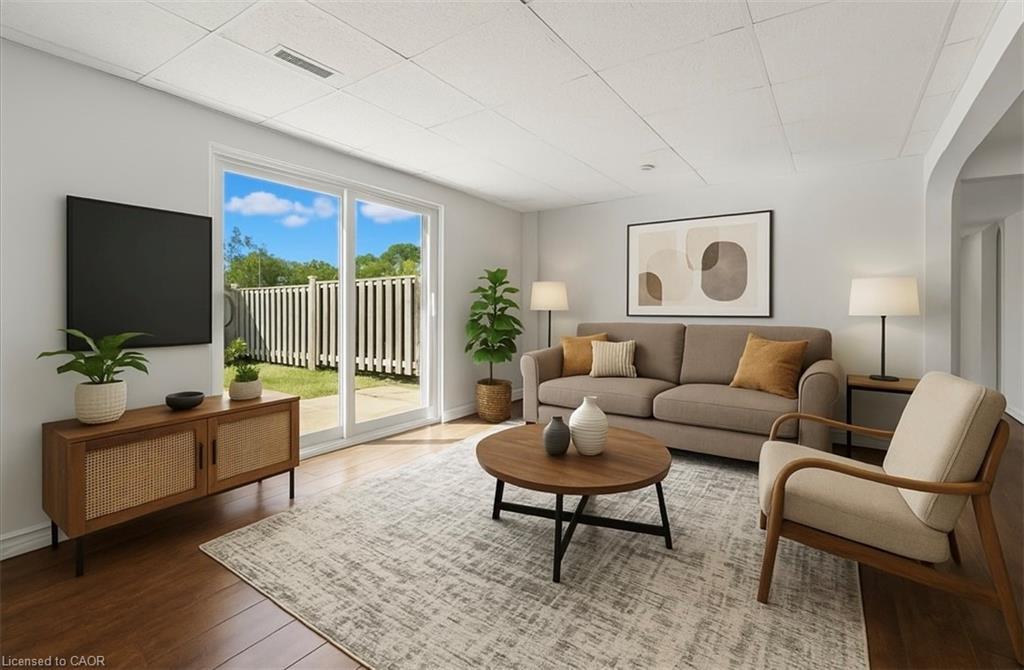 29-11 Grand River Boulevard, Kitchener, ON - Indoor Photo Showing Living Room